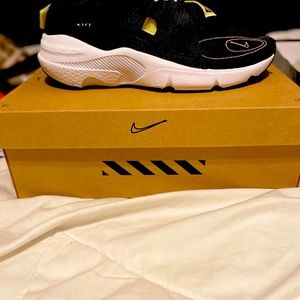 NIKE HURACHE